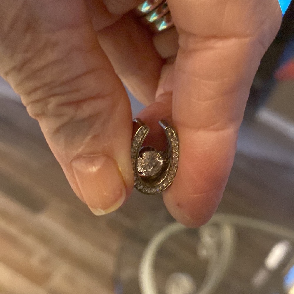 Diamond simulant pendant